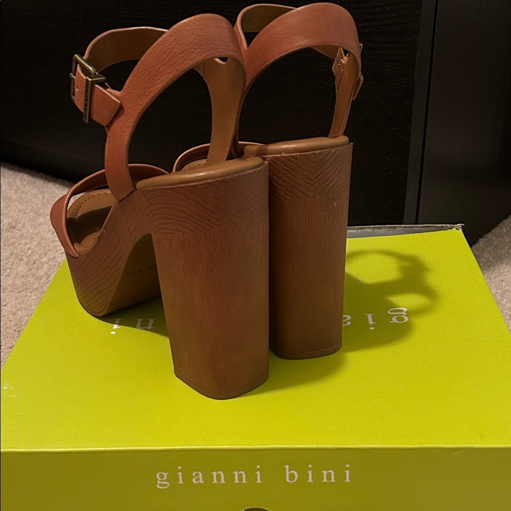 Gianni Bini Brown Platform Sandals - Picture 3 of 6